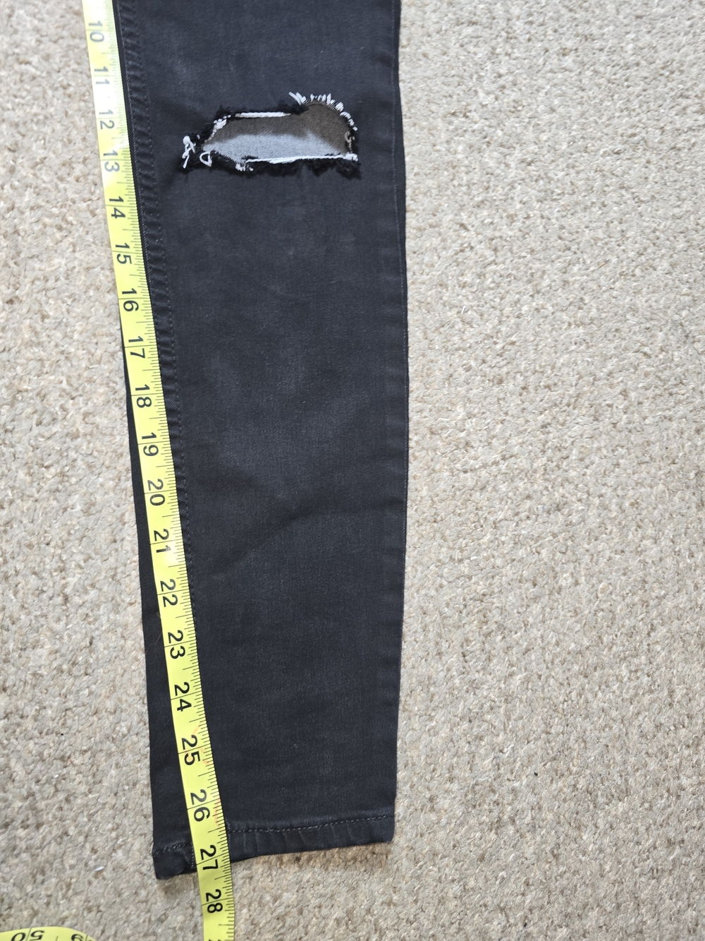 Free People Black Distressed Knee Skinny Jeans Size 28 - Picture 4 of 6